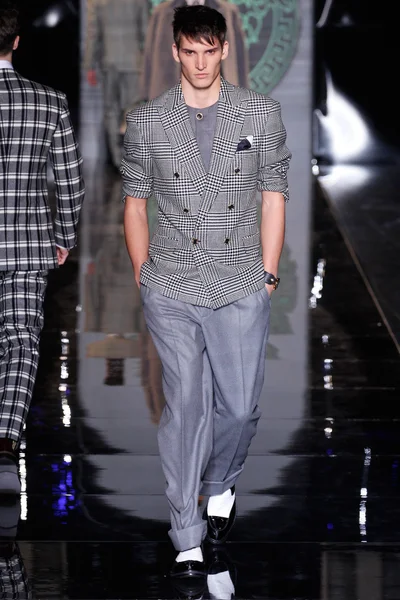 Look 3
